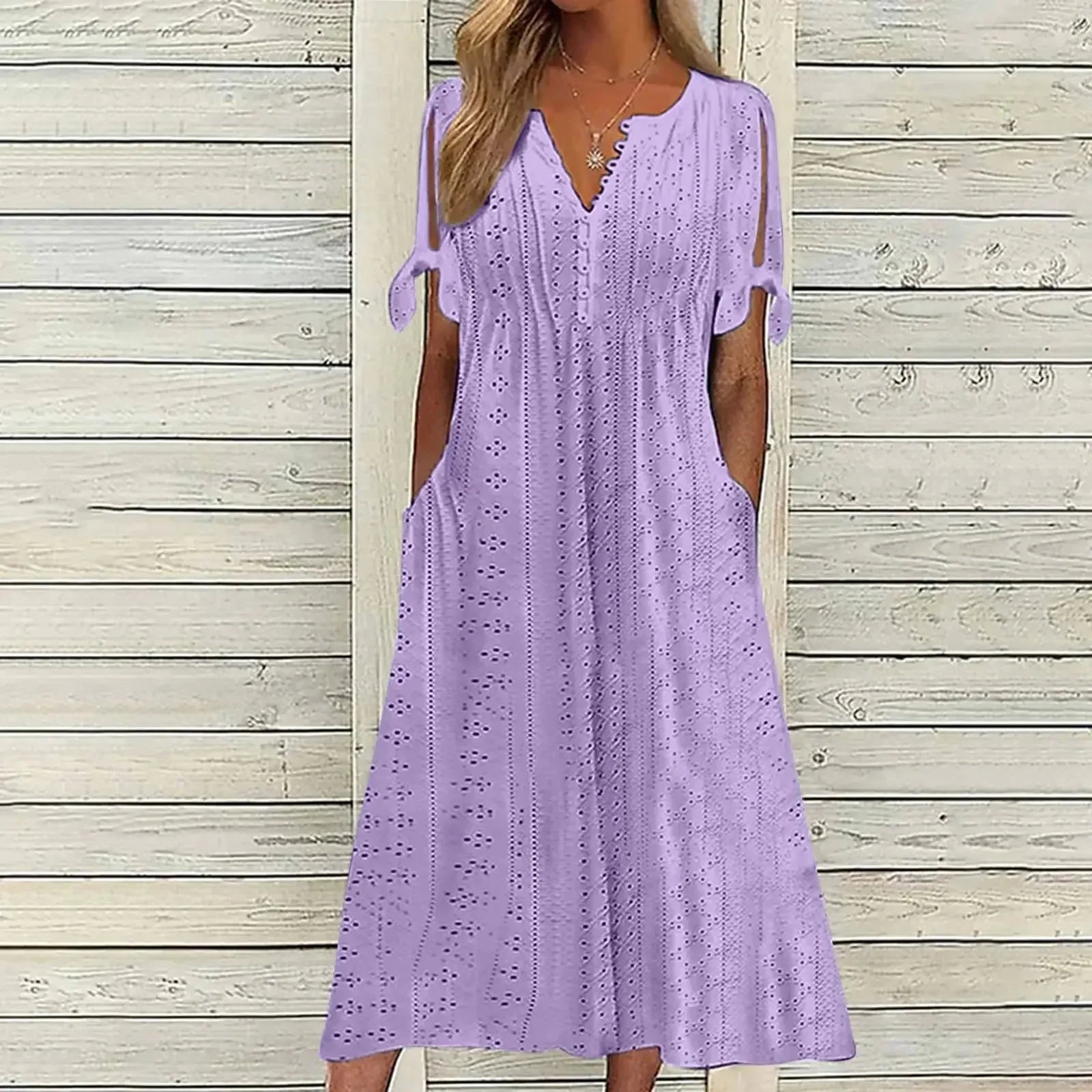 Encante- se com o Vestido de Renda Luísa - Perfeito para dias quentes, encontros especiais ou passeios ao ar livre
